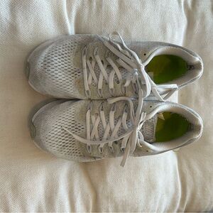 Nike Women's Light Gray Sneakers